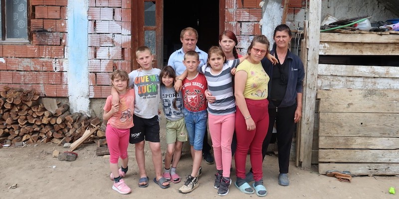 HO „POKRENI ŽIVOT: Pomozimo devetočlanoj porodici koja živi u teškim uslovima