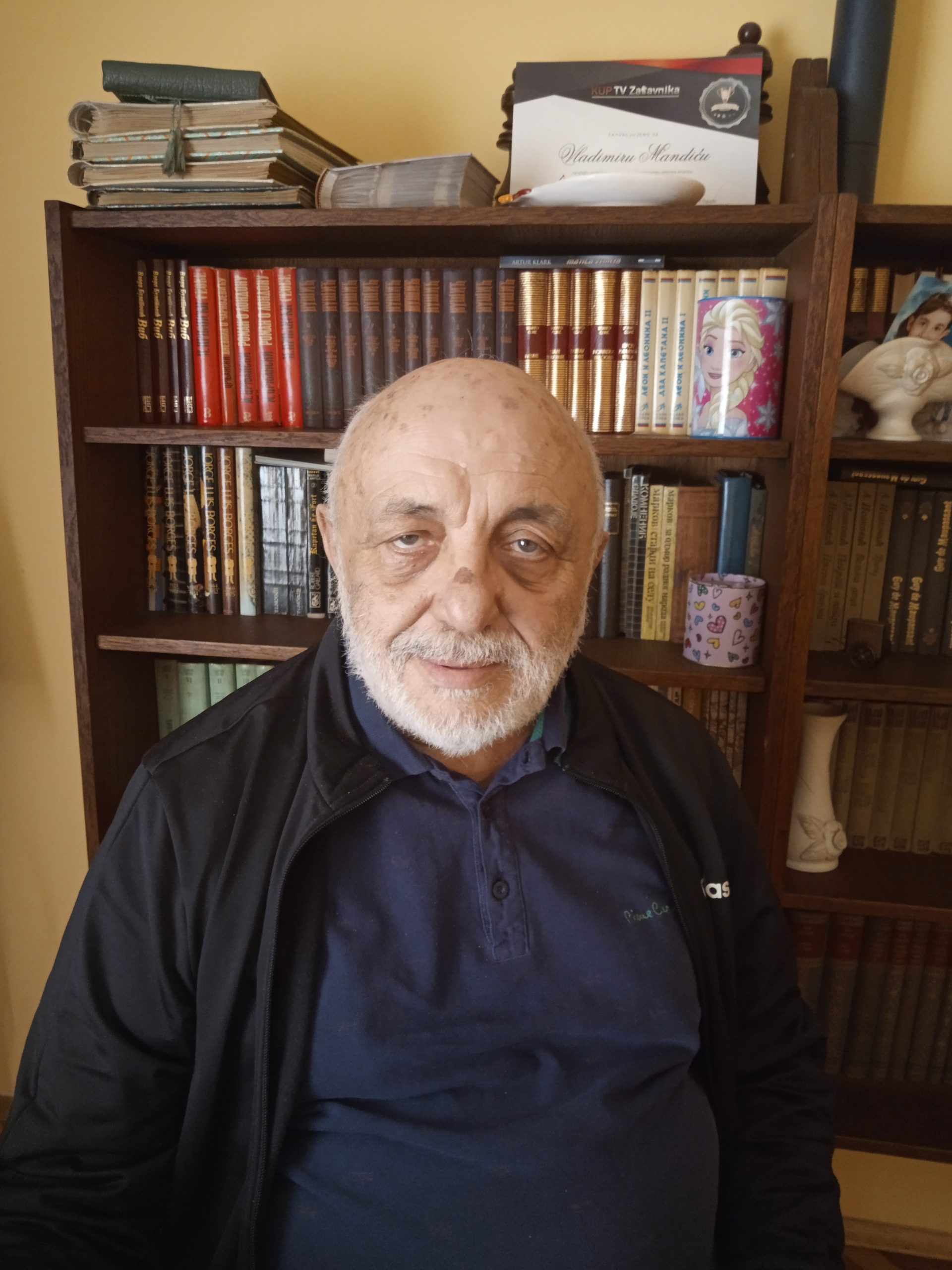 Владимир Мандић, новинар: Како  је у „Фокусу “ Вучић одговара на „до садa непостављена питања“ (Белешке једног пензионера)