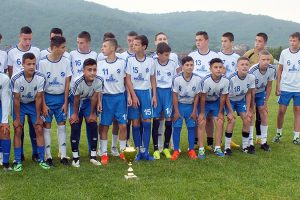 VLASOTINCE: Uručen pehar pionirima FK „Vlasina“ za osvojeno prvo mesto u Drugoj ligi