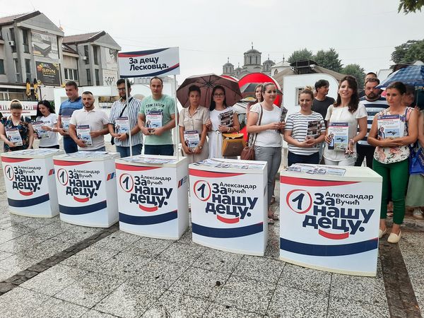 Leskovac: Informator, stranački bilten GO SNS, deljen na četiri lokacije u gradu Leskovac: Informator, stranački bilten GO SNS, deljen na četiri lokacije u gradu