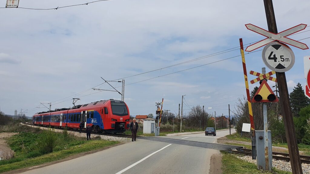 ISKLIZNUO DRUGI VAGON VOZA, bilo 11 putnika, niko nije povređen!