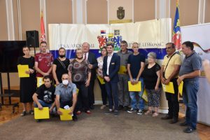 PODELJENI UGOVORI u okviru projekta „Direktna socio-ekonomska pomoć ugroženim porodicama“