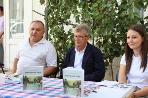 NARODNA BIBLIOTEKA „DESANKA MAKSIMOVIĆ“: Predstavljena knjiga Dragoslava V. Petrovića „Vlasotinačke priče“