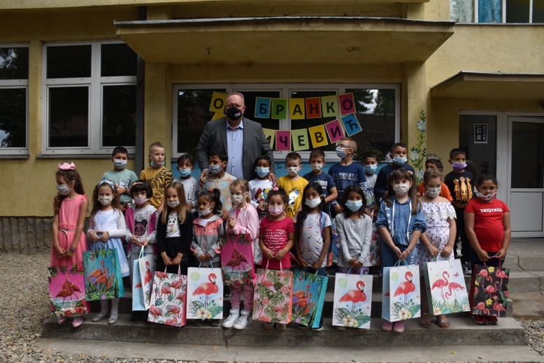 LESKOVAC: GRADONAČELNIK DR GORAN CVETANOVIĆ U BRESTOVCU POSETIO PRVAKE I MALIŠANE U VRTIĆU