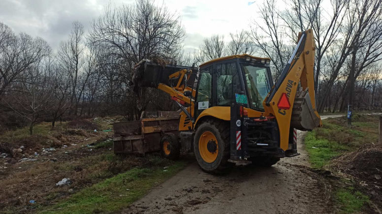 PALIKUĆA: Poslednjih dana uredjivane javne površine i kanali PALIKUĆA: Poslednjih dana uredjivane javne površine i kanali