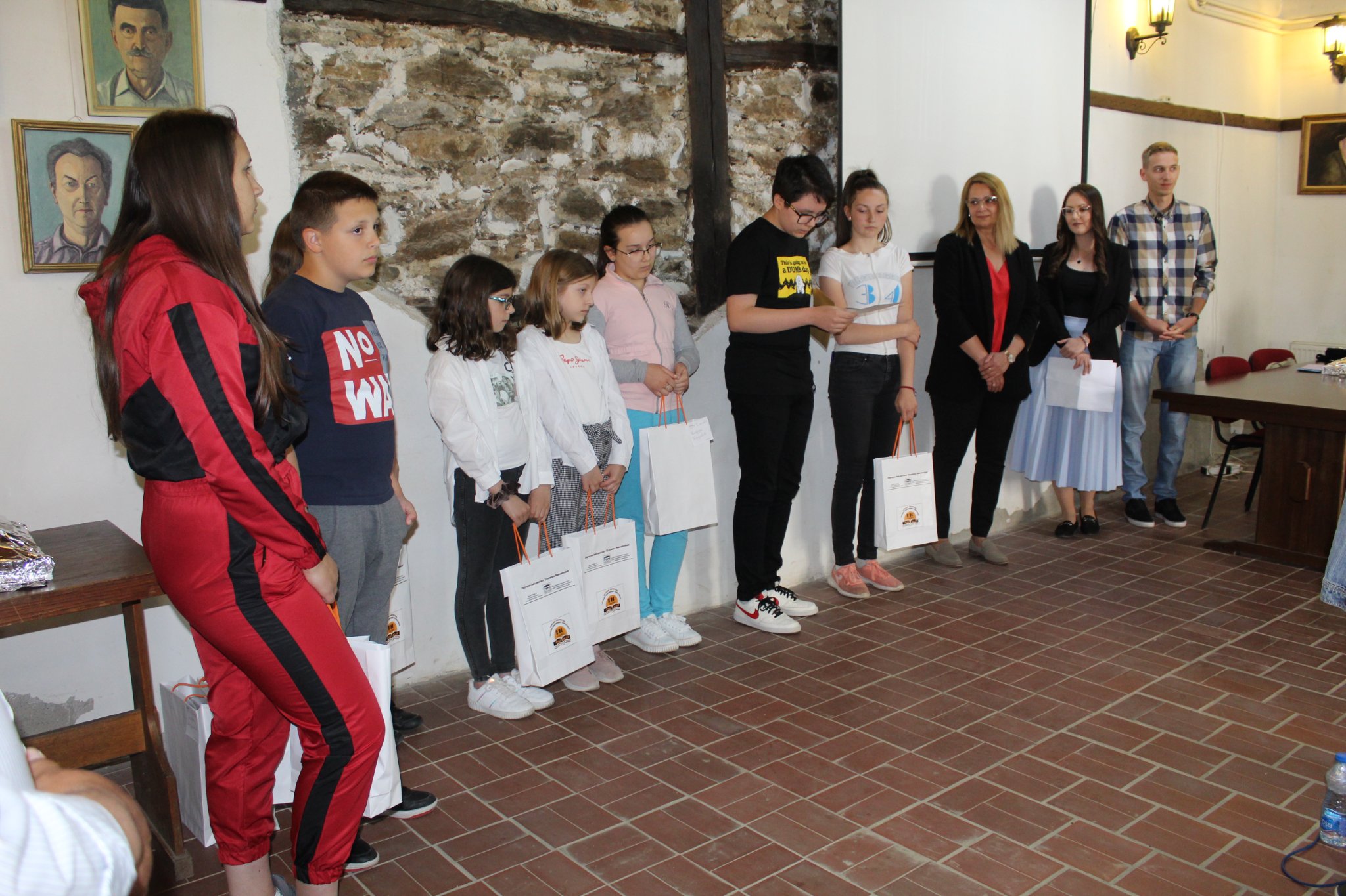 Narodna biblioteka Vlasotince: „Knjiga solidarnosti“ i „Napiši pismo svom omiljenom književnom junaku“
