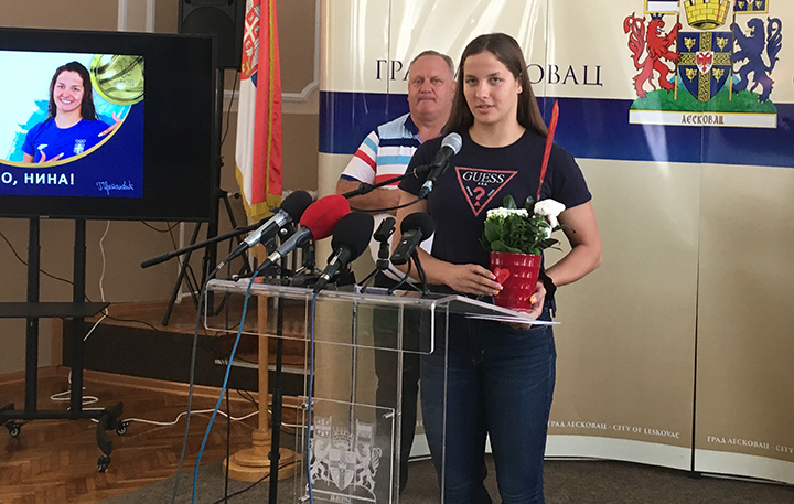 Leskovac: Prijem za Ninu Stanisavljević, najbolju plivačicu Srbije Leskovac: Prijem za Ninu Stanisavljević, najbolju plivačicu Srbije