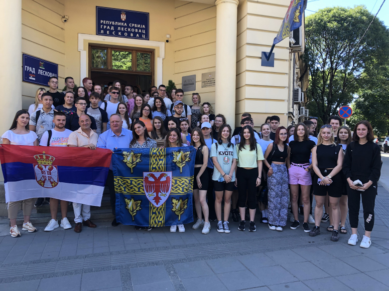 Leskovac: Osamdeset nosilaca Diplome „Vuk Stefanović Karadžić“ otputovalo na nagradnu ekskurziju Leskovac: Osamdeset nosilaca Diplome „Vuk Stefanović Karadžić“ otputovalo na nagradnu ekskurziju