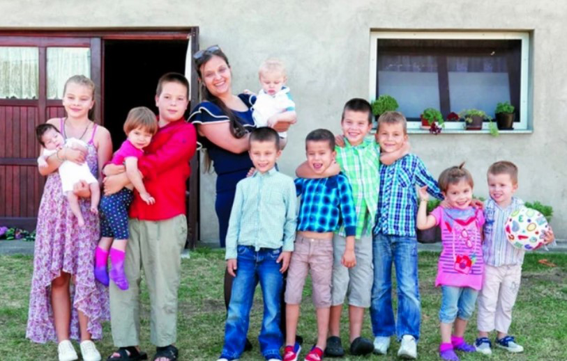 MAJKA 11 DECE: „Ovo je Srbija“ – Maja Kovačević sama se brine o njima MAJKA 11 DECE: „Ovo je Srbija“ – Maja Kovačević sama se brine o njima