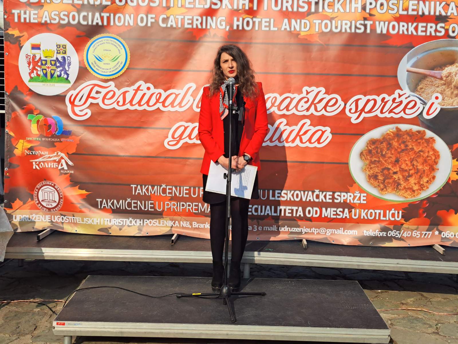TOL: Aleksandra Stojanović, PR gradonačelnika Leskovca, otvorila prvi Festival leskovačke sprže i gurmaluka TOL: Aleksandra Stojanović, PR gradonačelnika Leskovca, otvorila prvi Festival leskovačke sprže i gurmaluka