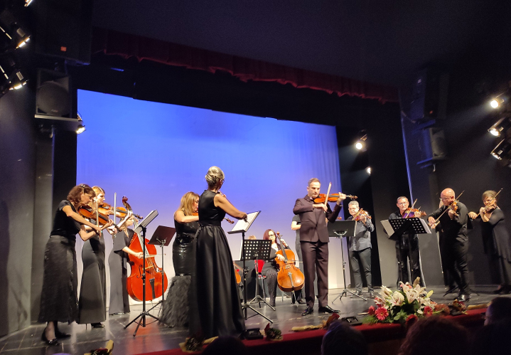 Stefan Milenković održao koncert povodom 20 godina Kamernog orkestra „Amorozo“ Stefan Milenković održao koncert povodom 20 godina Kamernog orkestra „Amorozo“