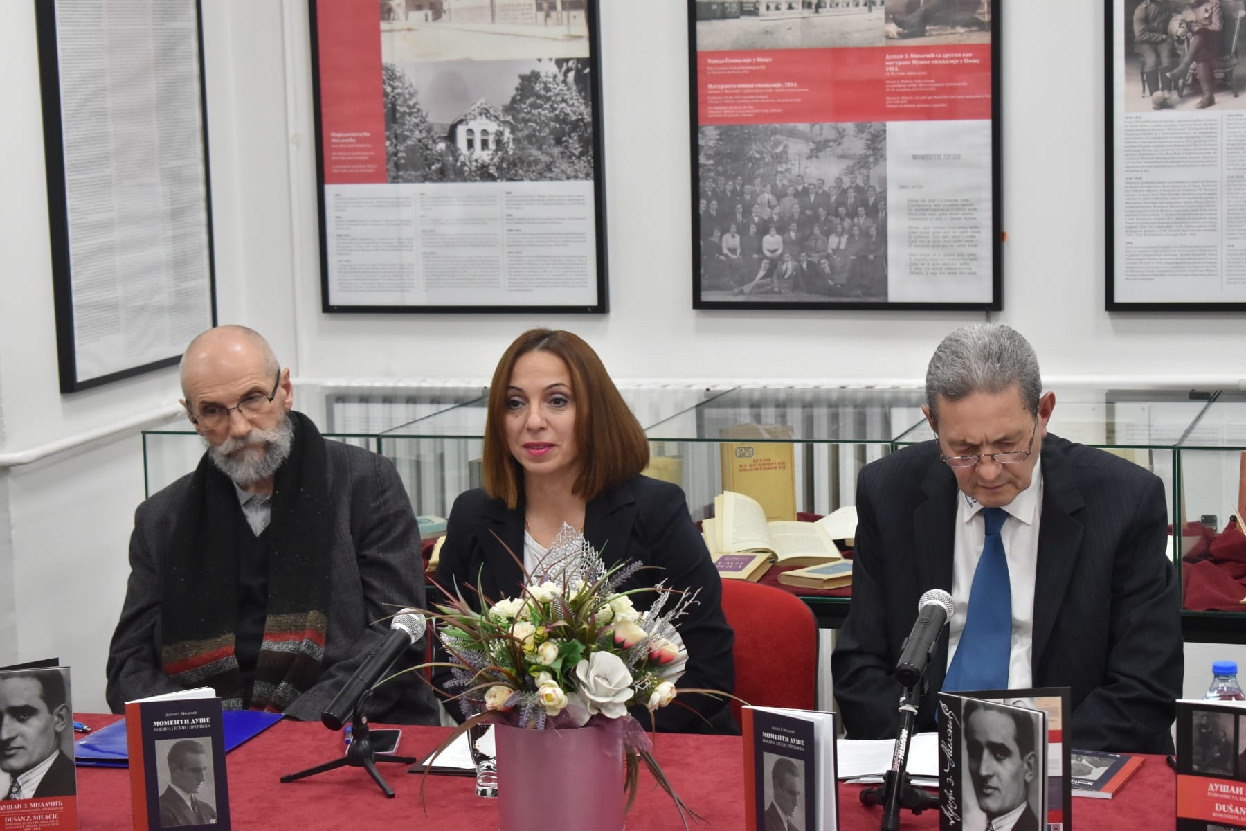 Narodna biblioteka „Radoje Domanović“: Otvorena izložba, autor Jovan Mladenović Narodna biblioteka „Radoje Domanović“: Otvorena izložba, autor Jovan Mladenović