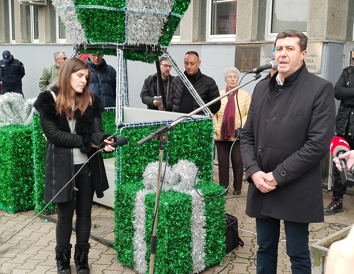 Bratislav Petrović, predsednik opštine Vlasotince na protestu povodom gradnje MHE na Rupskoj reci kod Dadinca: „Sada su potrebni pamet, pravne norme i pravni lekovi“ Bratislav Petrović, predsednik opštine Vlasotince na protestu povodom gradnje MHE na Rupskoj reci kod Dadinca: „Sada su potrebni pamet, pravne norme i pravni lekovi“
