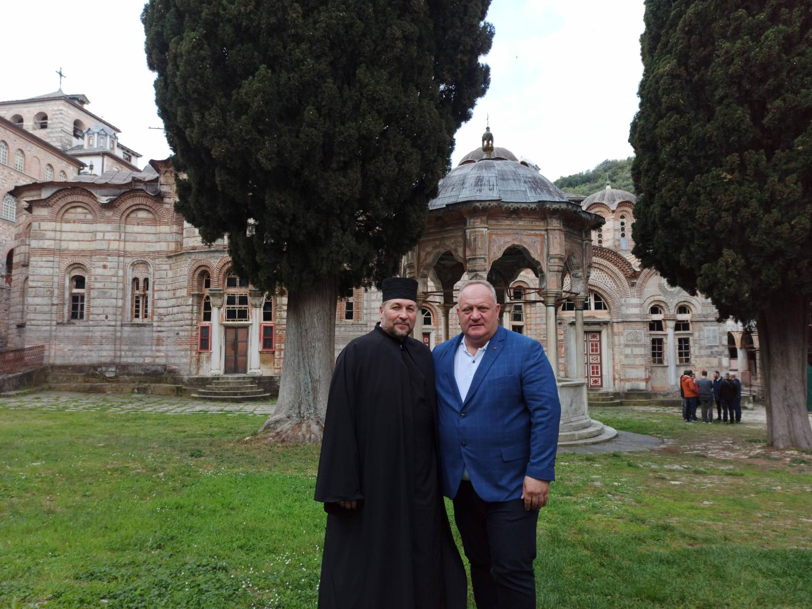 Delegacija grada Leskovca u poseti manastiru Hilandar