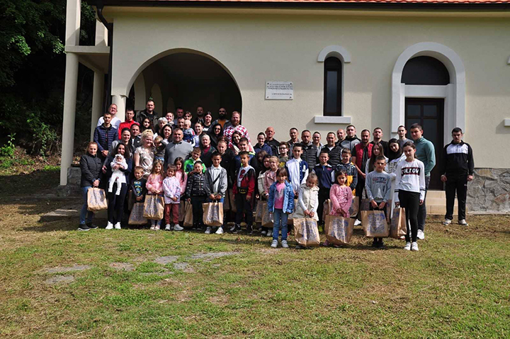 LESKOVAC: PROSLAVLJENA HRAMOVNA SLAVA U SELU KOZARE LESKOVAC: PROSLAVLJENA HRAMOVNA SLAVA U SELU KOZARE