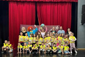 Klovn i balerinа na „daskama koje život znače“, organizator Kulturni centar Vlasotince