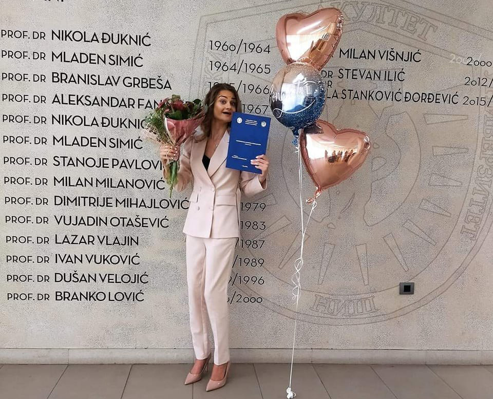 Ina Konstantinović završila Medicinski fakultet u Nišu – prosek deset, ali – nezaposlena! Ina Konstantinović završila Medicinski fakultet u Nišu – prosek deset, ali – nezaposlena!