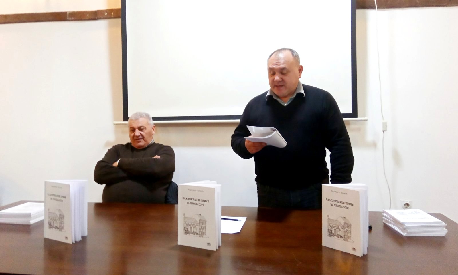 Narodna biblioteka „Desanka Maksimović“: „Vlasotinačke priče iz prošlosti“, autor Radivoje Prikić