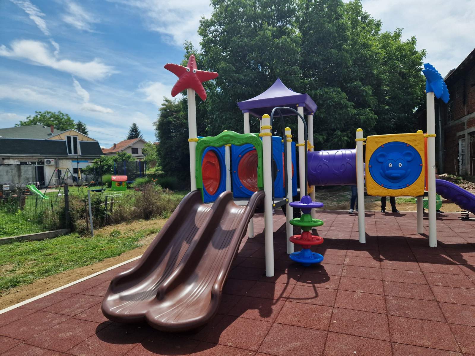 Leskovac: Oskrnavljeno dečje igralište u naselju „Podrum“ Leskovac: Oskrnavljeno dečje igralište u naselju „Podrum“