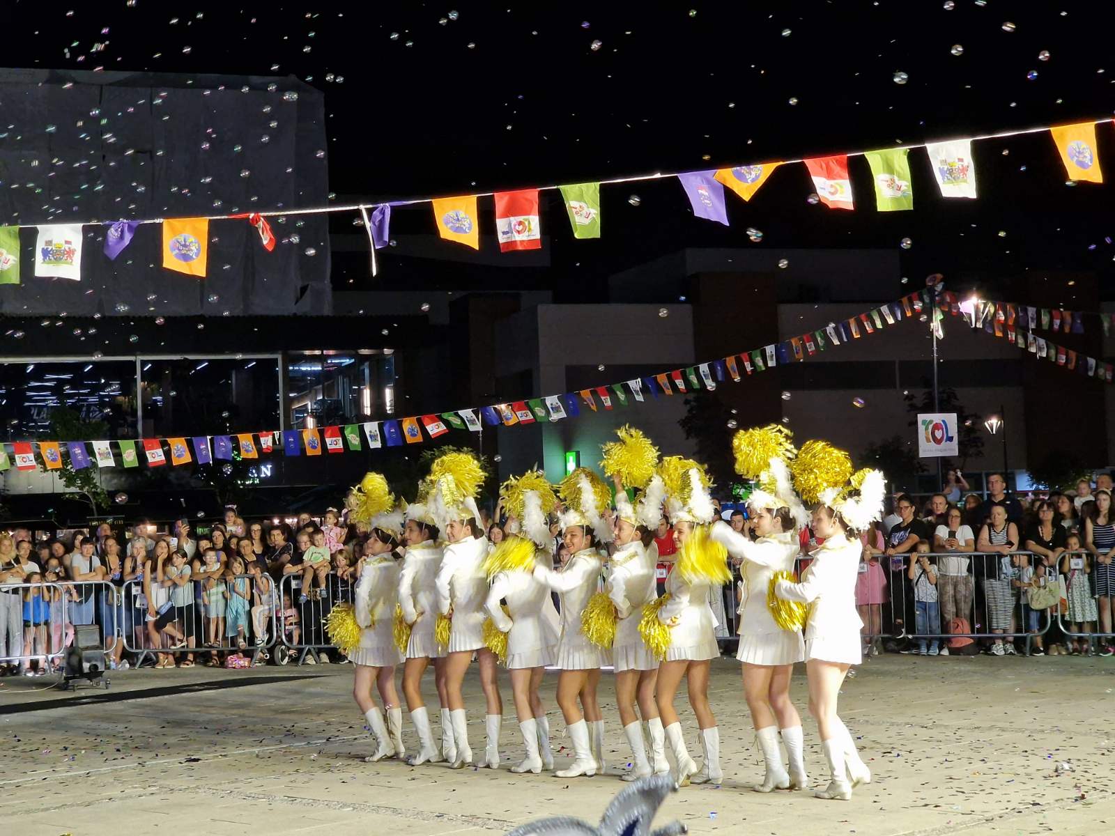 Ogledalo vremena: Karneval proslavio punoletstvo, ugostio 36 karnevalskih grupa Ogledalo vremena: Karneval proslavio punoletstvo, ugostio 36 karnevalskih grupa
