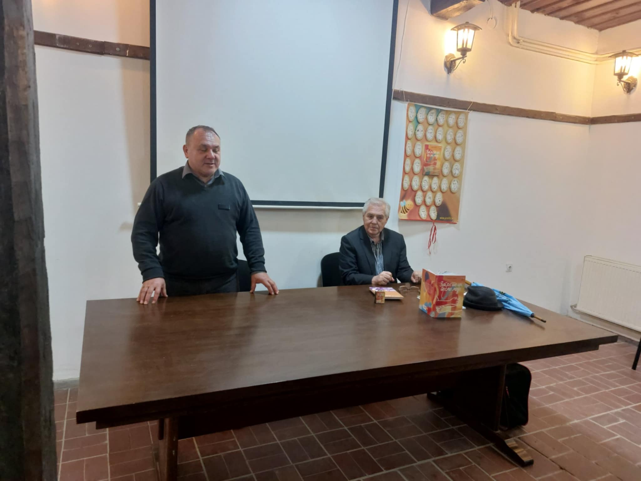 Narodna biblioteka „Desanka Maksimović“: Vlasta Cenić, profesor – nova knjiga Zagrl’te ih, pesme moje“