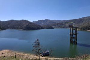 Nastavlja se potraga za dve osobe na jezeru Barje kod Leskovca