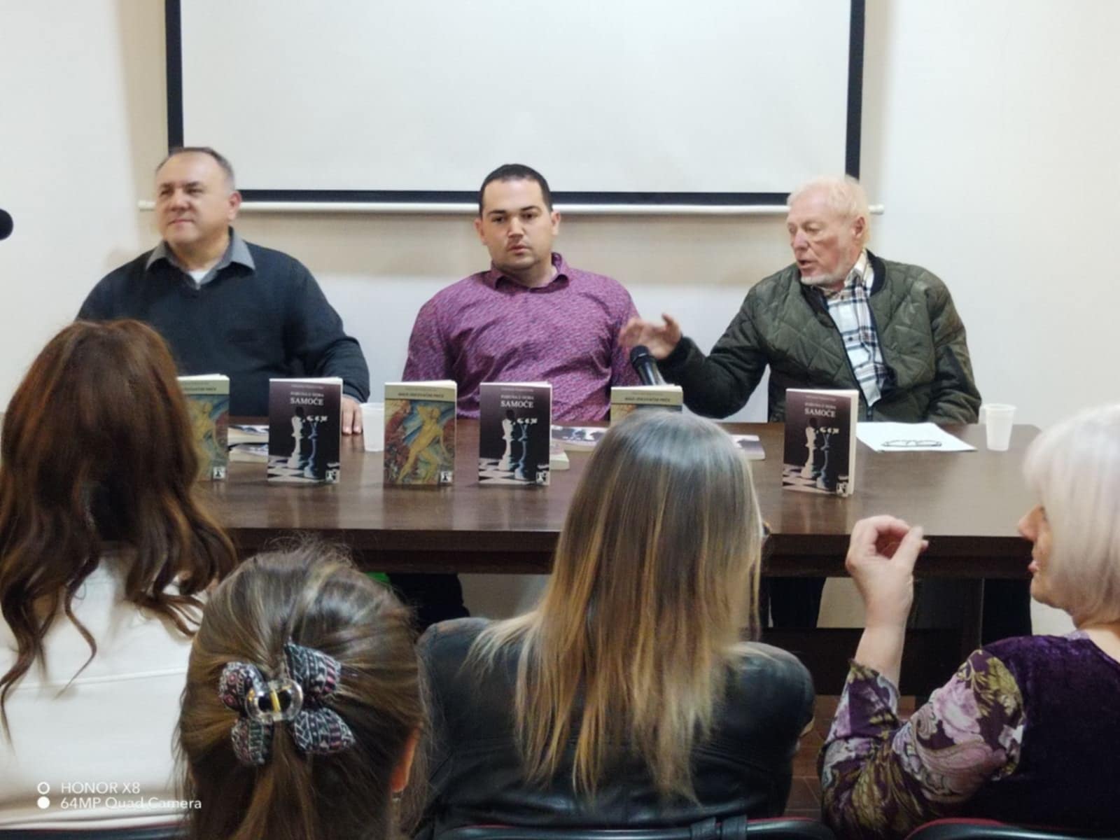 Aleksandar Stojanović Kan: „Pobuna u doba samoće“, knjiga pesama i kratkih priča, predstavljena u Narodnoj biblioteci „Desanka Maksimović“