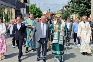 Leskovac: Svetom arhijerijskom liturgijom, ulicama grada, obeležena gradska slava