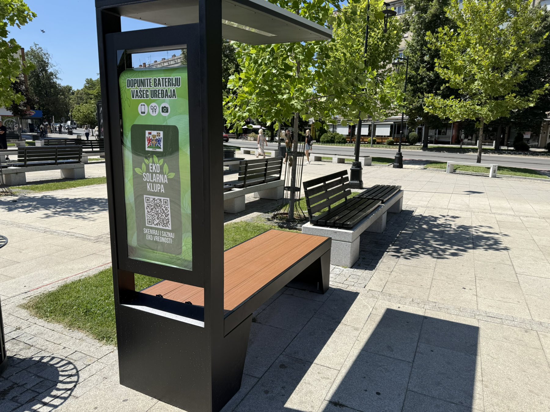 Leskovac. Postavljeno pet „Smart solarnih klupa“
