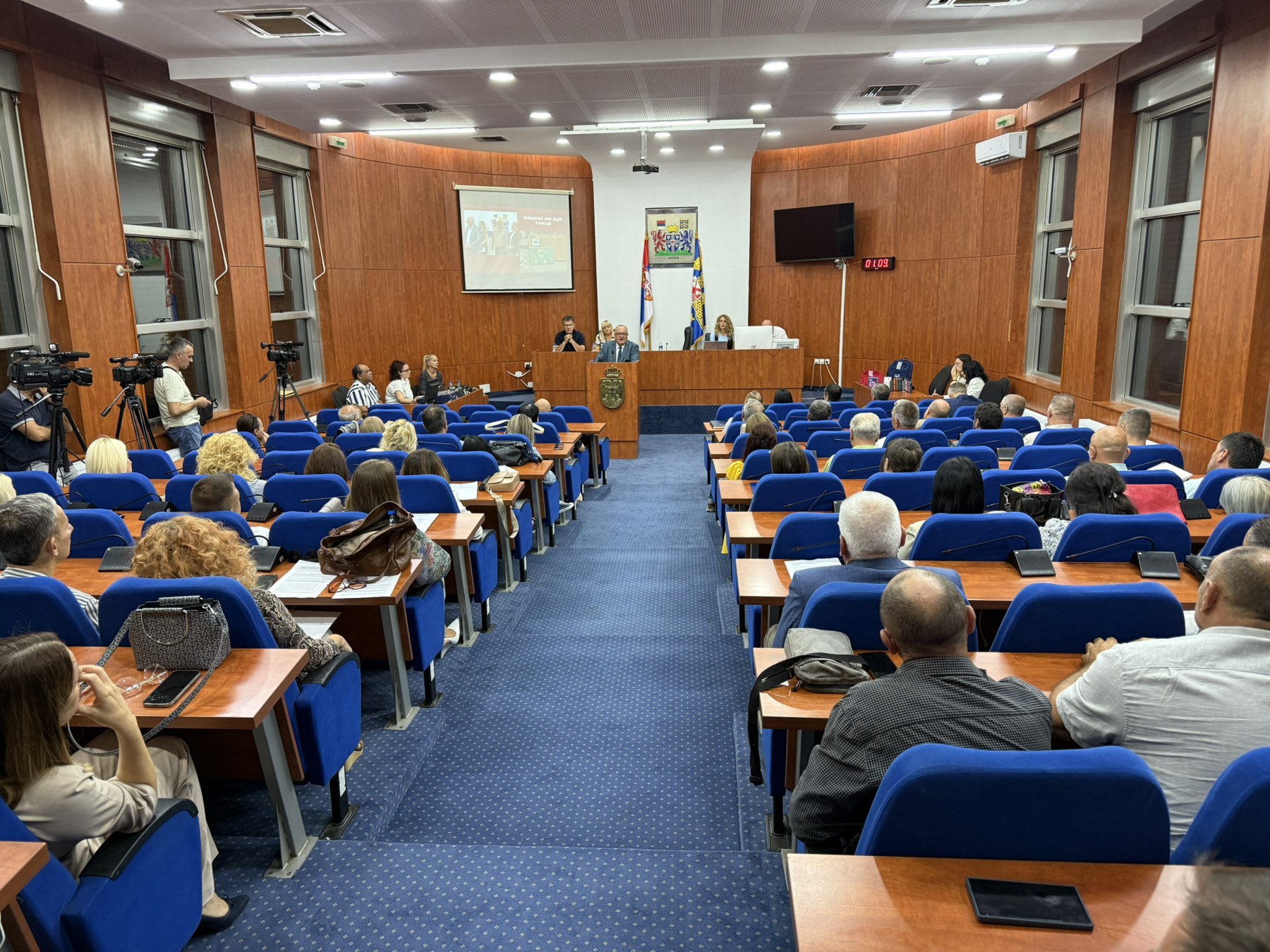 Leskovac: Tradicionalni sastanak gradonačelnika dr Gorana Cvetanovića sa direktorima škola na početku školske godine Leskovac: Tradicionalni sastanak gradonačelnika dr Gorana Cvetanovića sa direktorima škola na početku školske godine