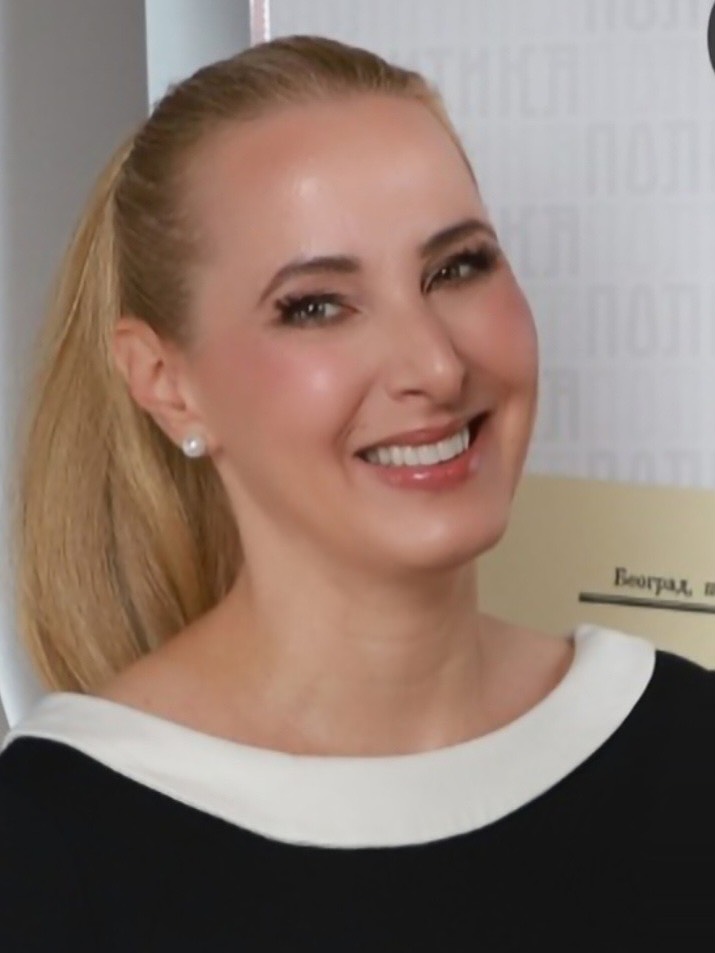 Danijela Davidov Kesar, novinarka lista „Politika“: Važno je nositi sunce u sebi… oblaci su i onako prolazni…“