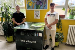 Leskovac: Pavle Kostić i Andrija Đorđević osmislili pametne kante za razvrstavanje otpada