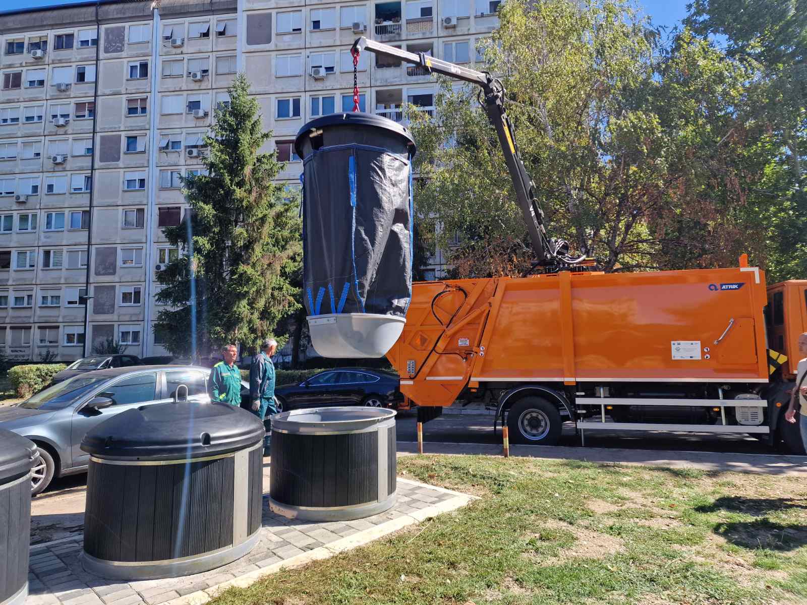 Leskovac: Isplaćena nabavka kamiona za pražnjenje podzemnih kontejnera