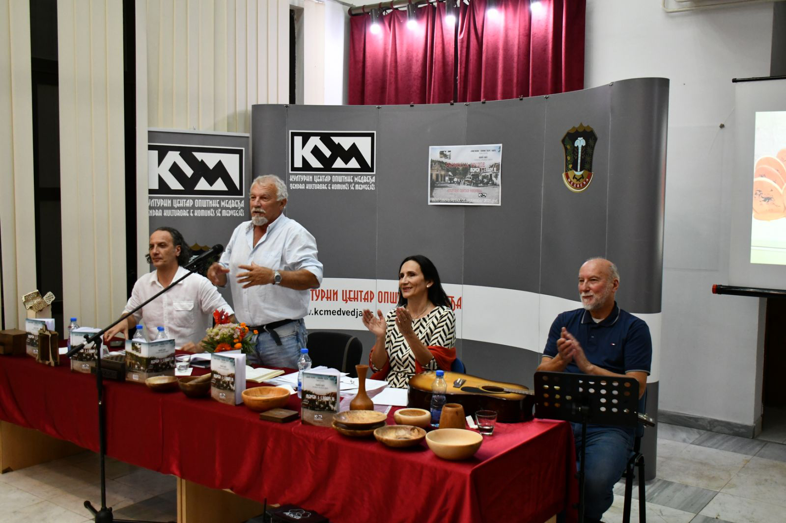 Kulturni centar Medveđa: Promovisana zbirka pesama „Medveđi s ljubavlju“, delo Gorana Palade i Gordane Šolević Subotić
