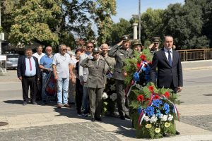 Polaganjem venaca na Spomen-česmu obežen 6. septembar, dan savezničkog bombardovanja Leskovca
