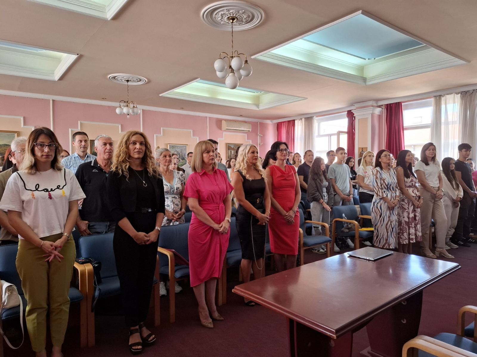Leskovac: Ekonomska škola „Đuka Dinić“ obeležila sedamdeset i sedmu godišnjicu postojanja Leskovac: Ekonomska škola „Đuka Dinić“ obeležila sedamdeset i sedmu godišnjicu postojanja