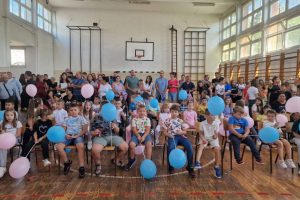 Grad Leskovac obezbedio rančeve i pernice za 1.122 đaka-prvaka