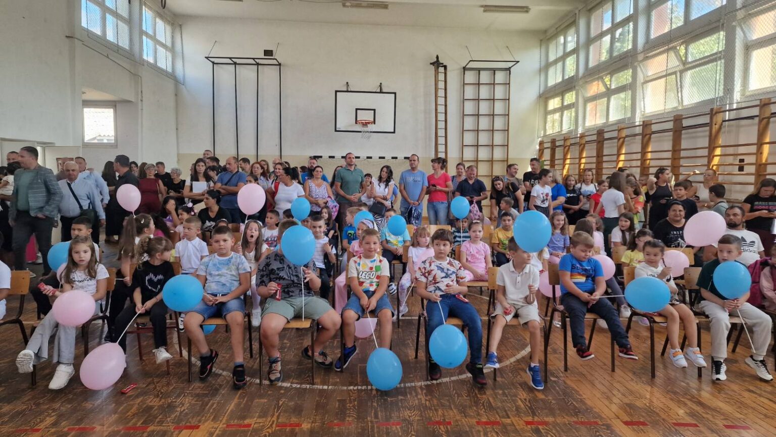 Grad Leskovac obezbedio rančeve i pernice za 1.122 đaka-prvaka
