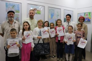 Vlasotince: Otvorena izložba dečjih radova „Bogdanovo pero“, tema „Moj kućni ljubimac“