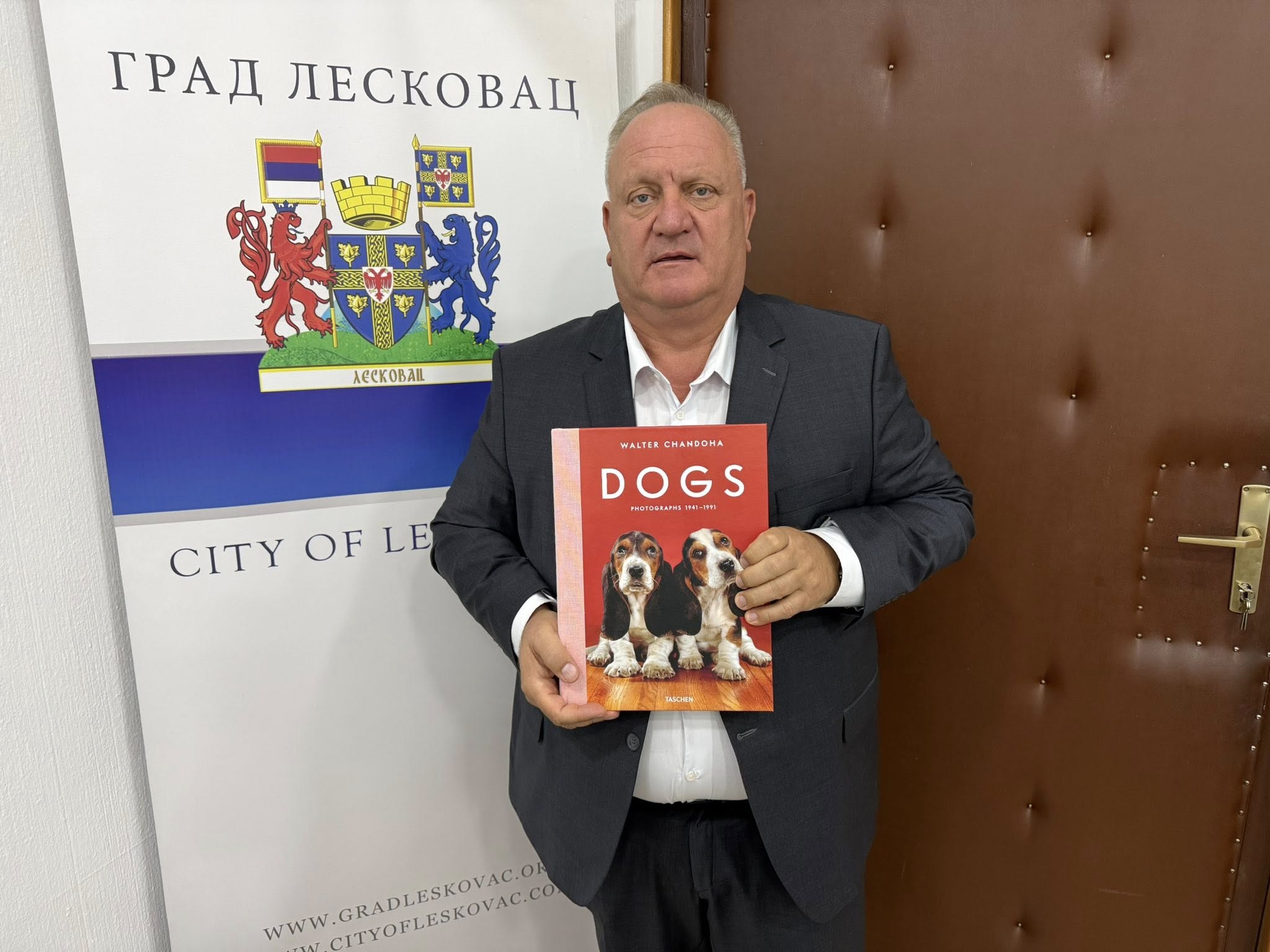 Goran Cvetanović: „Dogs – Photographs 1941 – 1991“ autora Valtera Čandohe