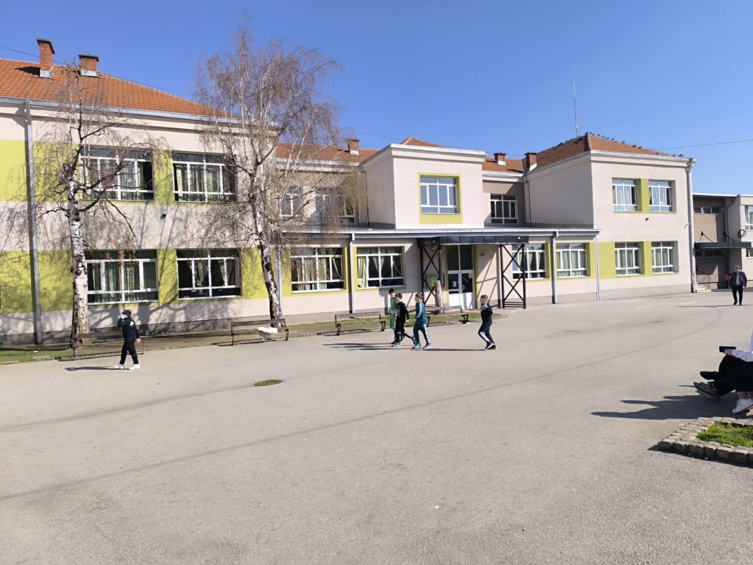 Školama na teritoriji Leskovca i Jablaničkog okruga stiži mejlovi dojava o podmetnutim bombama!