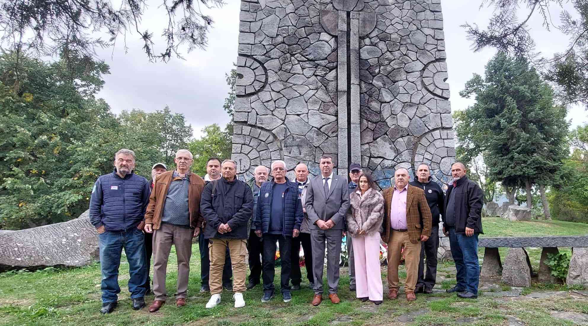 Položeni venci na spomenik učenicima NOR-a i spomenik oslobodiocima Vlasotinca od 1809. do 1920. godine