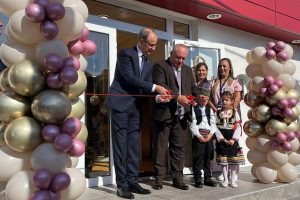 Predsednik Vlade Republike Srbije prof. dr Đuro Macut otvorio u Leskovcu vrtić „Vesela družina“