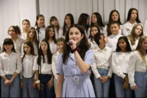 Vlasotince: Nina Valčić, učenica šesto razreda OŠ „8. oktobar“ osvojila prvo mesto na festivalu „Minja Subota“