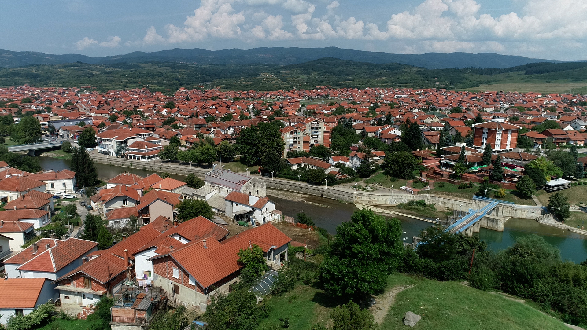 Vlasotince: „Dečja nedelja“, slogan „Imam prava da se igram, da se smejem, maštam, stvaram – i u bolji svet pretvaram“ Vlasotince: „Dečja nedelja“, slogan „Imam prava da se igram, da se smejem, maštam, stvaram – i u bolji svet pretvaram“