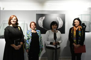LKC: Otvorena izložba „Nezaborav“ tradicionalnih nakita iz spomen zbirke Hristifora Crnilovića i savremenog nakita Ivane Stanković