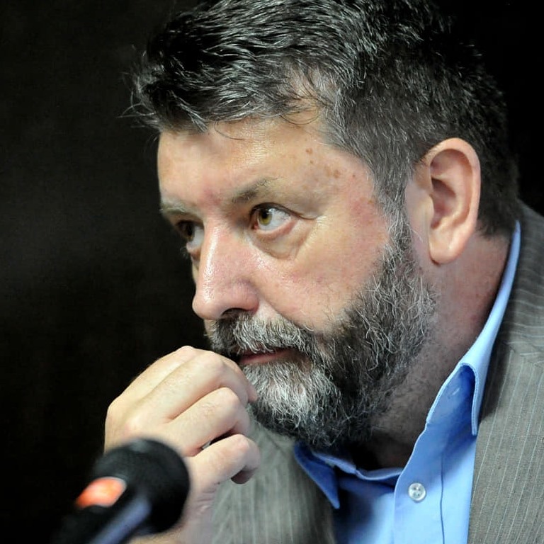 Dr Slobodan Simić, psihijatar i satiričar: Nasmejan čovek prestaje da se boji!
