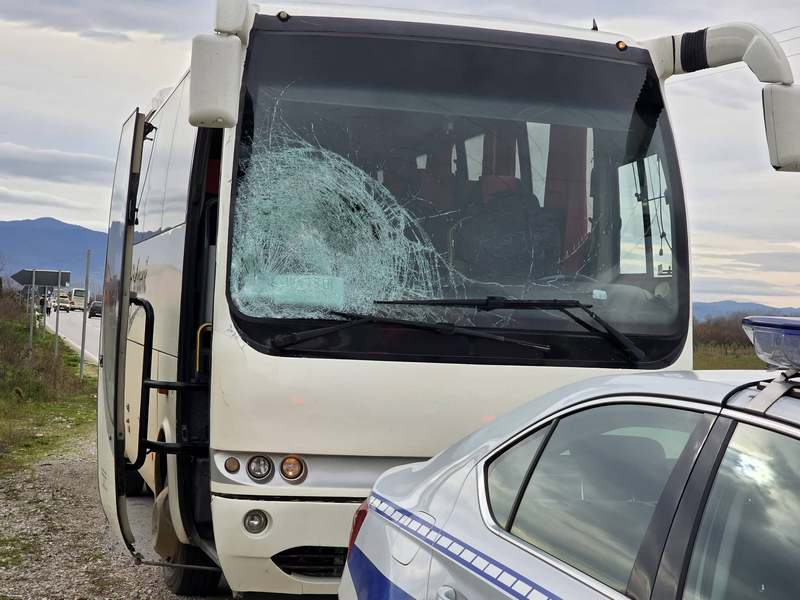 Leskovac. – Muškarac (39) bacio se na autobus u pokretu i nastradao na licu mesta Leskovac. – Muškarac (39) bacio se na autobus u pokretu i nastradao na licu mesta