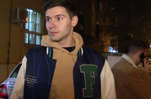 Pušteni iz policijske stanice Vračar studenti Luka Đorđević, rodom iz Leskovca, i njegov kolega Mateja Nikolić Pušteni iz policijske stanice Vračar studenti Luka Đorđević, rodom iz Leskovca, i njegov kolega Mateja Nikolić