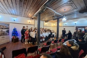 Muzička škola „Stanislav Binički“ – odeljenje u Vlasotincu: Održan novogodišnji koncert u galeriji Narodne biblioteke „Desanka Maksimović“